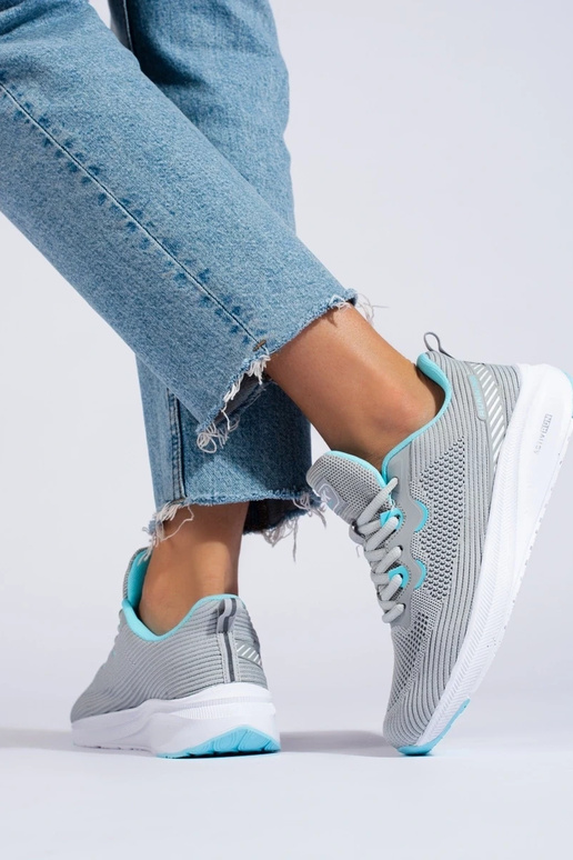 Sportliku stiiliga naiste kingade...