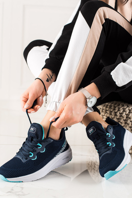 Sportliku stiiliga naiste kingade...