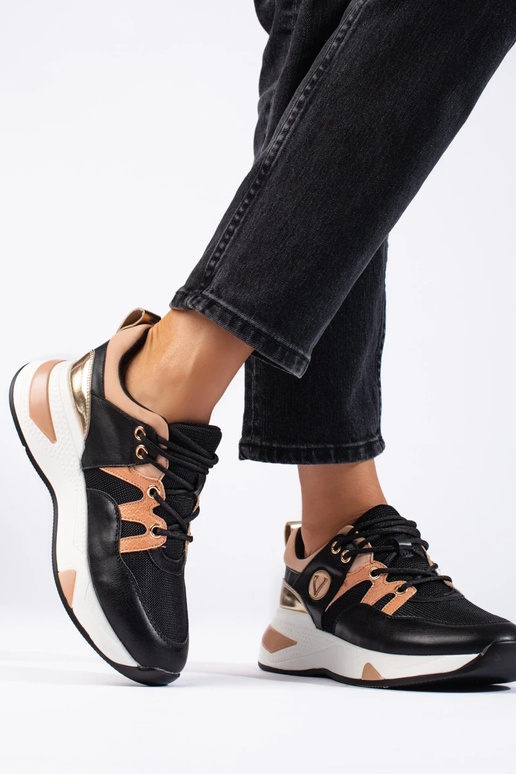 Tossud mudeli kingad Vinceza must-