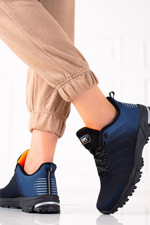 Spordistiilis kingad  Mustad Dk