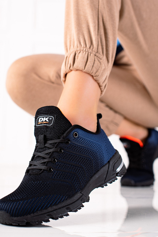 Spordistiilis kingad  Mustad Dk