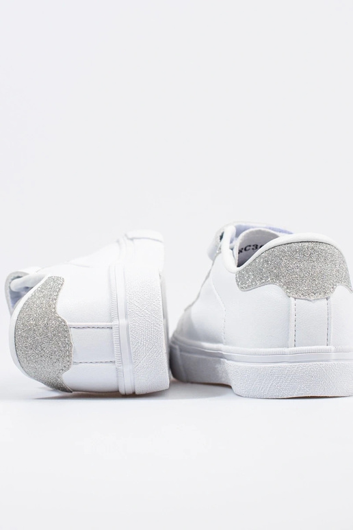 Valged spordijalatsid  Shelovet