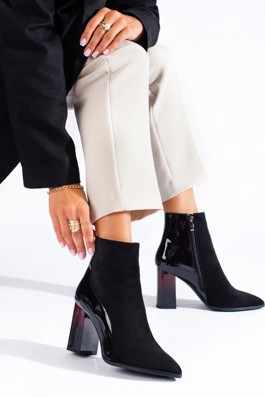 Mustad seemisnahast saapad kontsadega Mustad seemisnahast saapad kontsadega