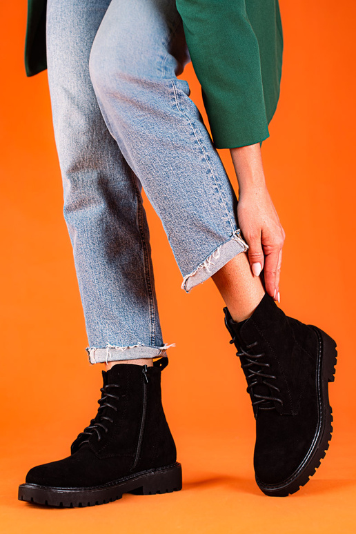 Mustad velvetist naiste kingad