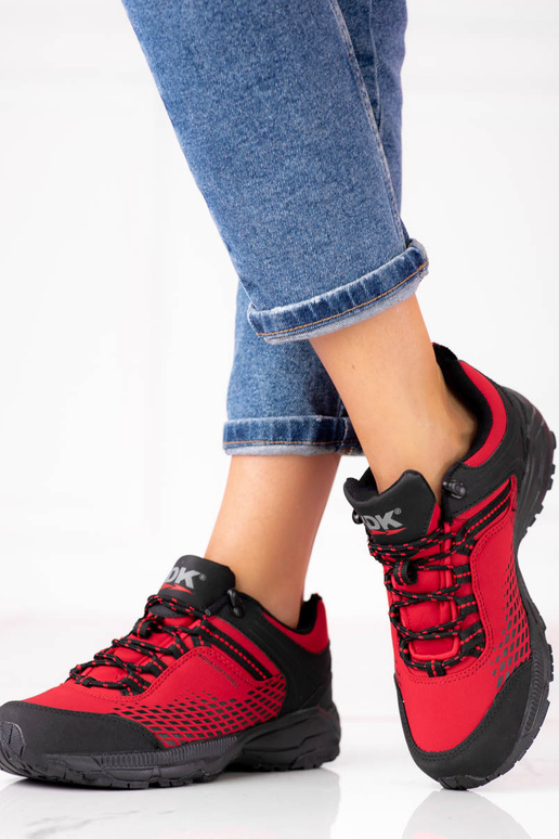 Punased matkasaapad paksul platvormil DK Punased matkasaapad paksul platvormil DK