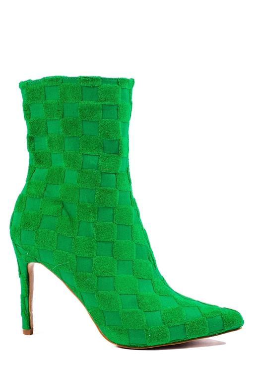 Kõrge paigaldatud naiste saapad... Kõrge paigaldatud naiste saapad...