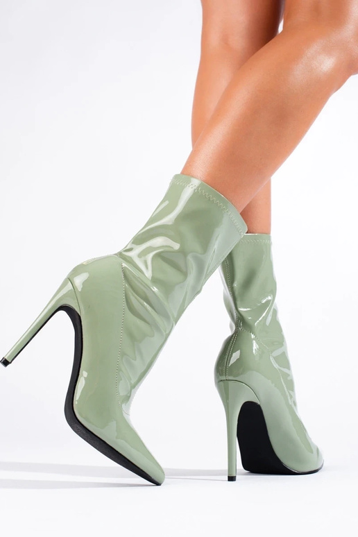 Naiste saapad kõrgel kontsal...