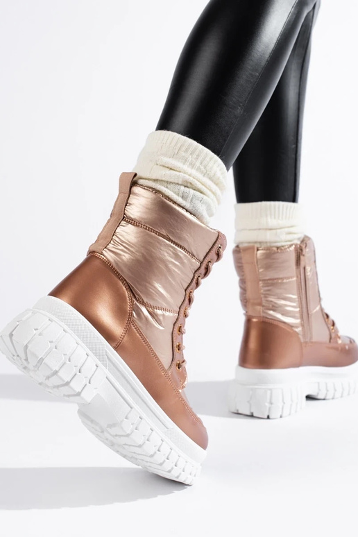 Kuldset värvi Pealiste lumesaapad... Kuldset värvi Pealiste lumesaapad...