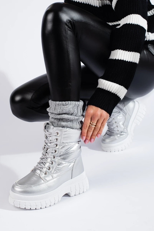 Hõbedat värvi Pealiste lumesaapad... Hõbedat värvi Pealiste lumesaapad...