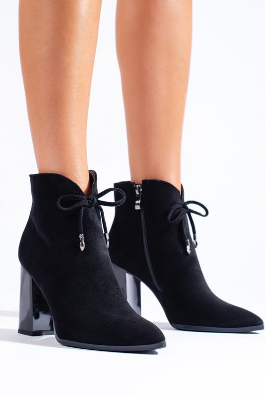 Pealiste poolsaapad kõrgel postil Pealiste poolsaapad kõrgel postil