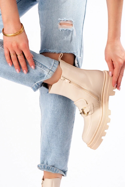 beeži värvi Pealiste saapad platvormiga beeži värvi Pealiste saapad platvormiga