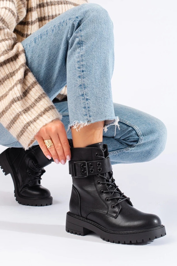 Pealiste saapad pitsitud... 2