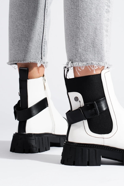 valget värvi Pealiste saapad platvormiga valget värvi Pealiste saapad platvormiga