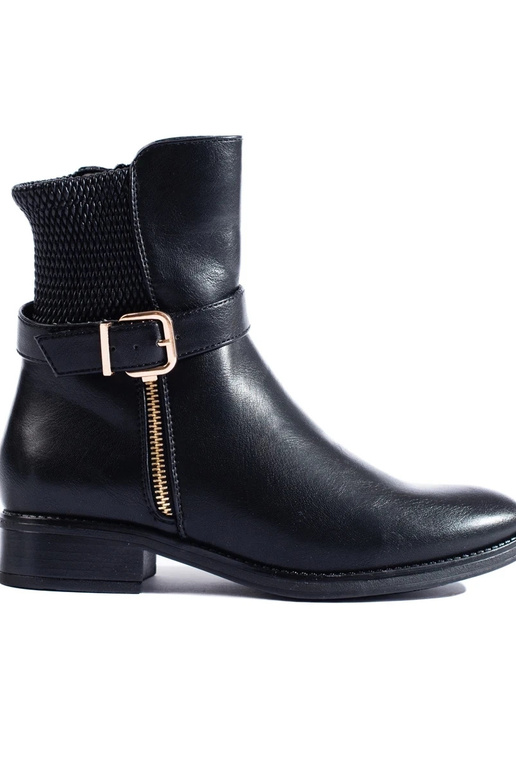 Pealiste poolsaapad pahkluu kohal...