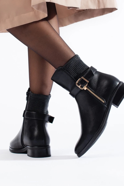 Pealiste poolsaapad pahkluu kohal...