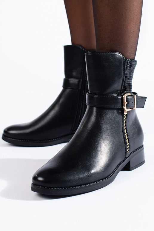 Pealiste poolsaapad pahkluu kohal...