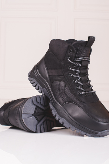 Meeste kingad karvaga, must 2