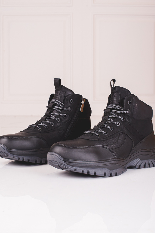 Meeste kingad karvaga, must