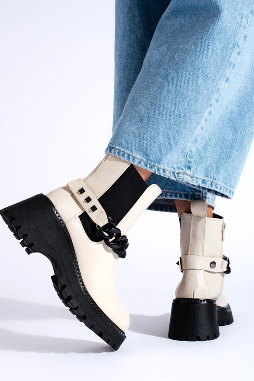 Pealiste saapad koos ketiga beeži värvi Pealiste saapad koos ketiga beeži värvi