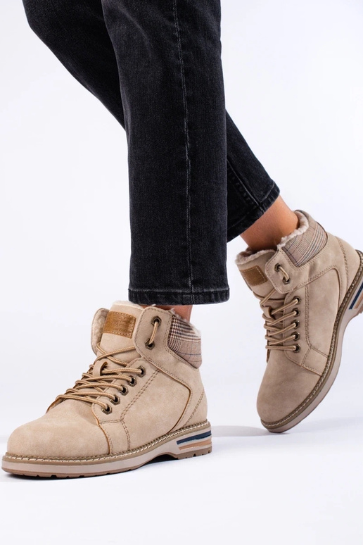 saapad isoleeritud naiste omad beeži...