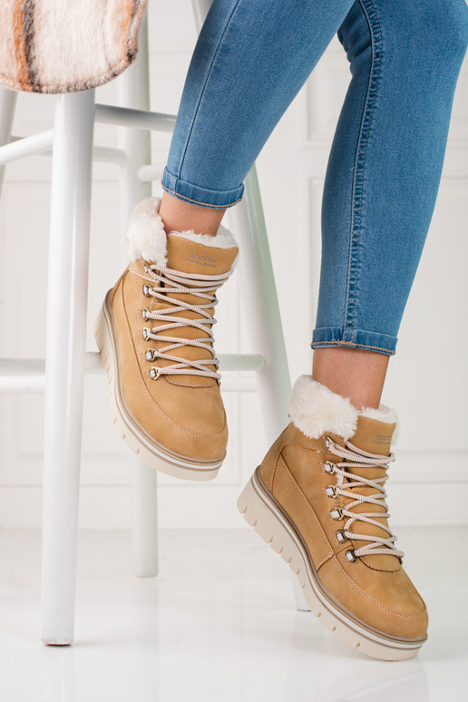 Pruunide nööridega platvormiga naiste... Pruunide nööridega platvormiga naiste...