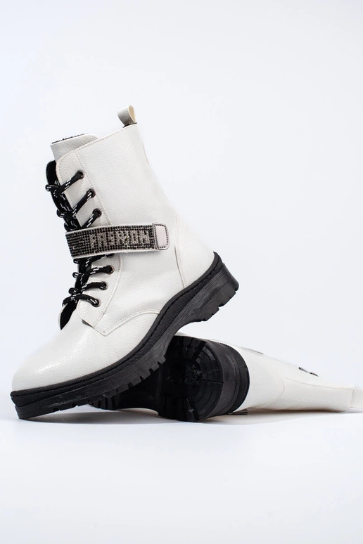 Pealiste poolsaapad tütrükkimineulik...