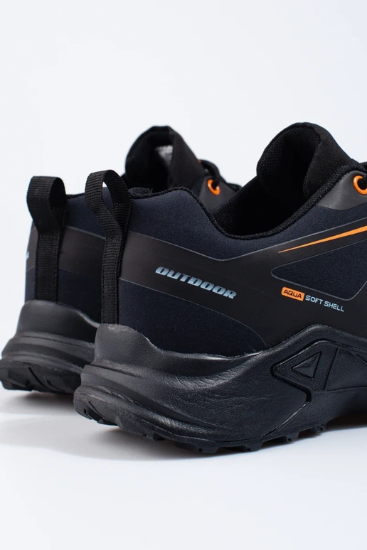 Spordistiilis meeste kingad DK halli...