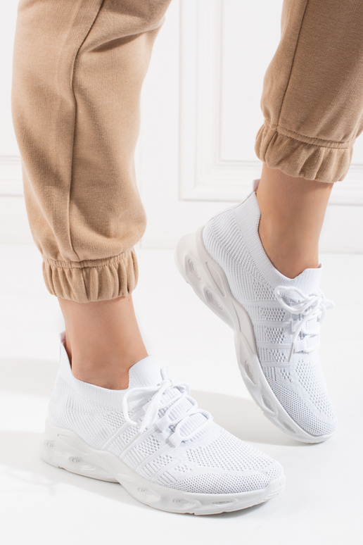 Valged kangast sportlikud sandaalid Valged kangast sportlikud sandaalid