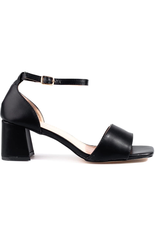 Klassikalise mudeli Mustad kingad...