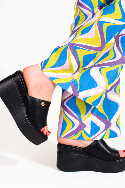 Moteriškad sussid musta värvi