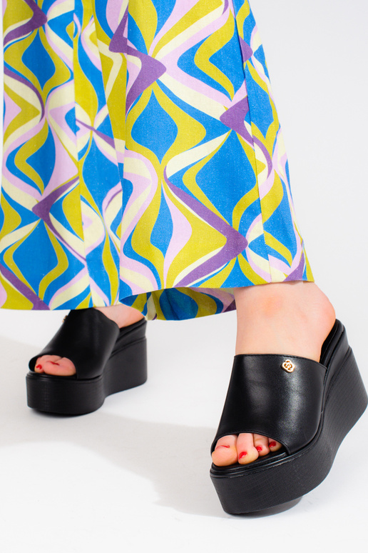 Moteriškad sussid musta värvi