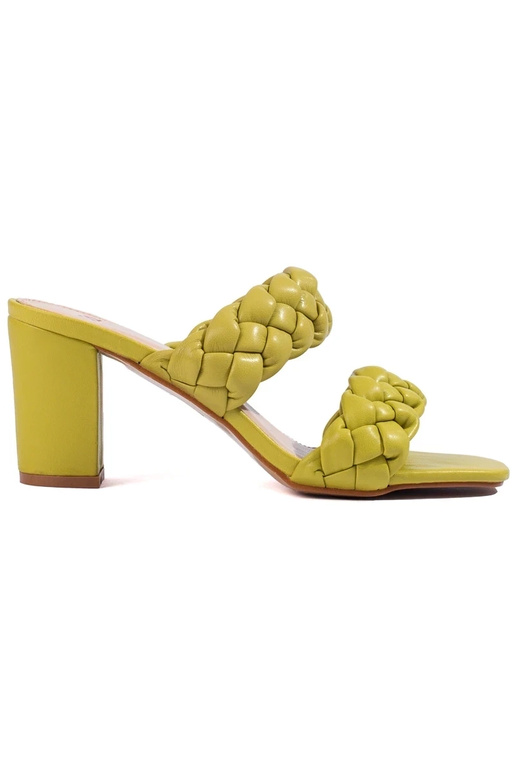 Rohelist värvi punutud sandaalid...