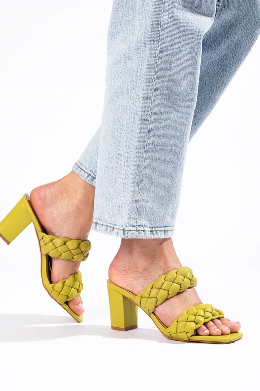 Rohelist värvi punutud sandaalid...