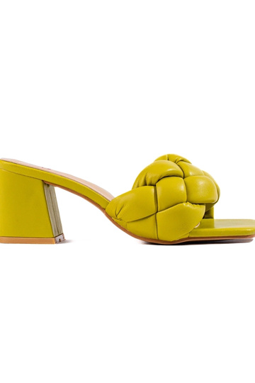 Rohelist värvi  plätud...