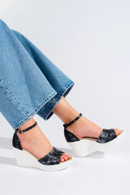 sandaalid   must-valge värv Shelovet sandaalid   must-valge värv Shelovet