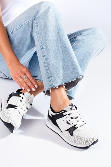 Sportliku stiiliga valge... 2