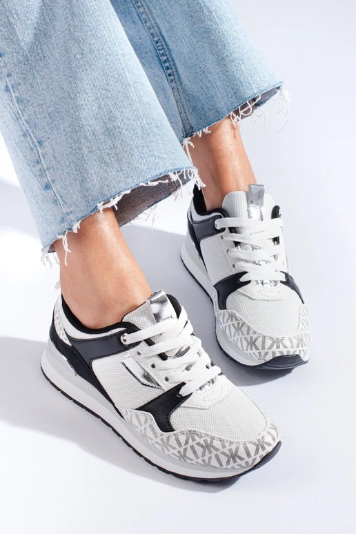 Sportliku stiiliga valge värv-Mustad... Sportliku stiiliga valge värv-Mustad...