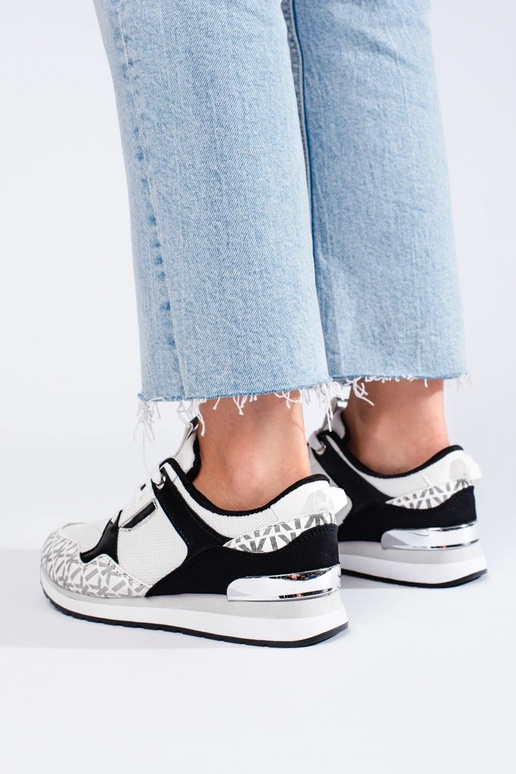 Sportliku stiiliga valge värv-Mustad... Sportliku stiiliga valge värv-Mustad...