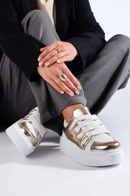 Sneakers tüüpi jalanõud kõrge... Sneakers tüüpi jalanõud kõrge...