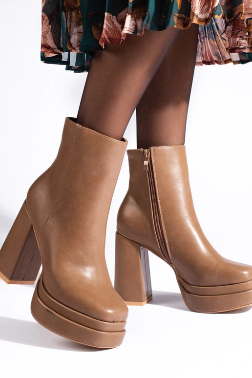 beeži värvi lumesaapad kõrgetel...