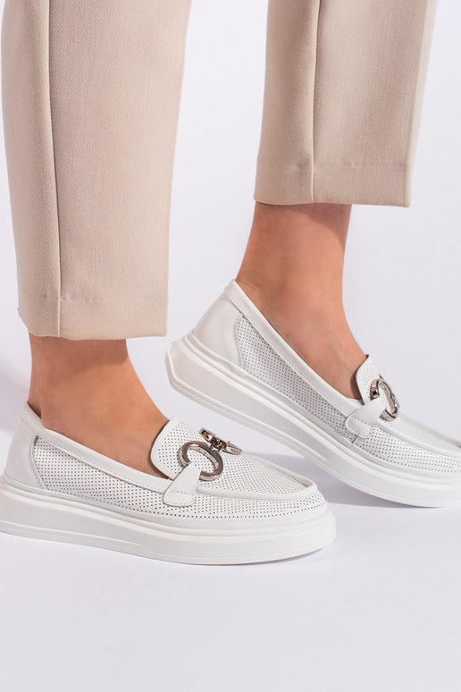 valget värvi  Naiste mokassiinid valget värvi  Naiste mokassiinid