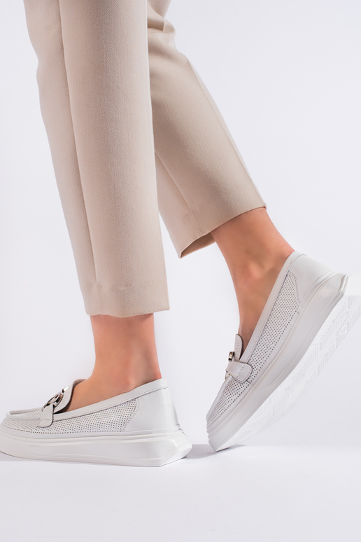 valget värvi  Naiste mokassiinid valget värvi  Naiste mokassiinid