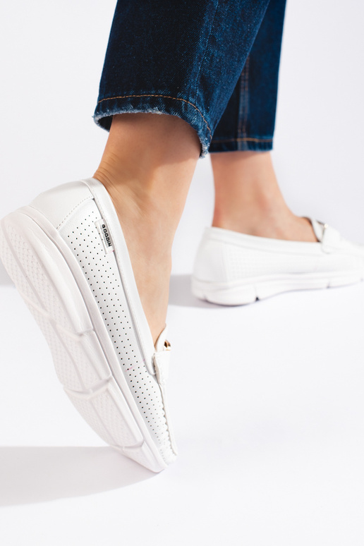 valget värvi Naiste mokassiinid valget värvi Naiste mokassiinid