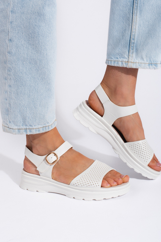 mugavad valged sandaalid naistele