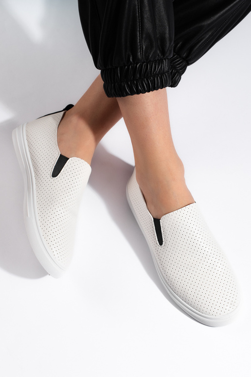 kingad slip on valge värv-Mustad kingad slip on valge värv-Mustad