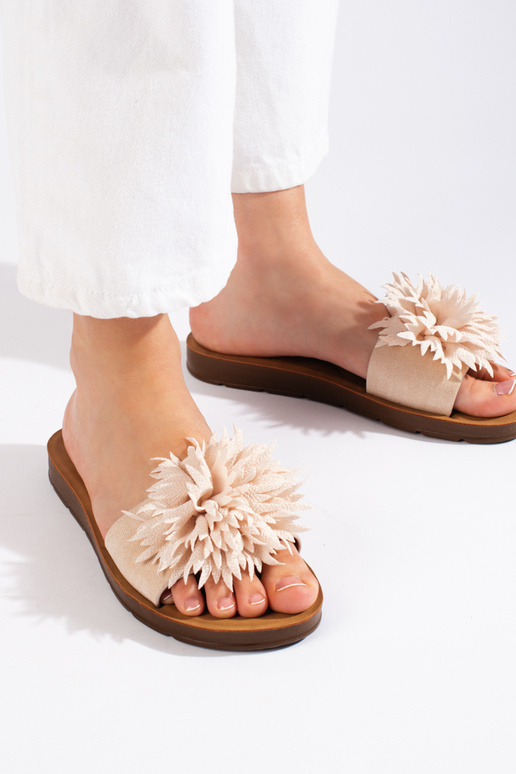 Beežid naiste lillega plätud