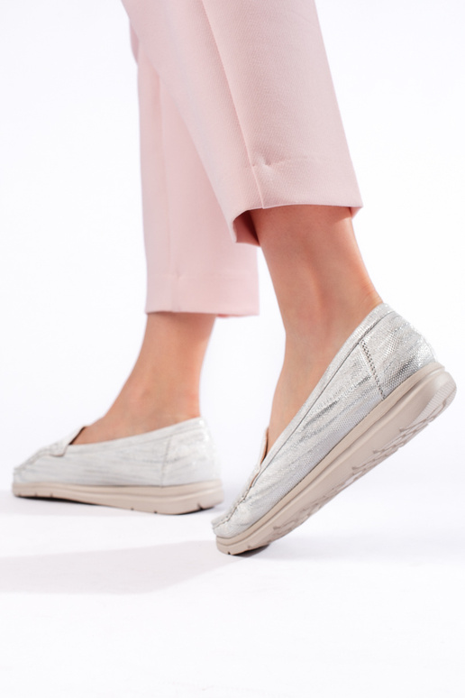 valget värvi Naiste mokassiinid valget värvi Naiste mokassiinid