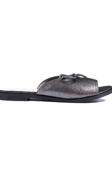 Hõbedat värvi  plätud