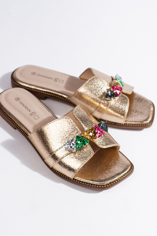 Kuldset värvi plätud