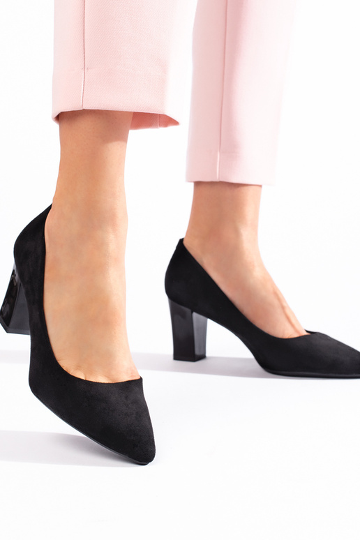 Mustad poolsaapad kõrge kontsaga...